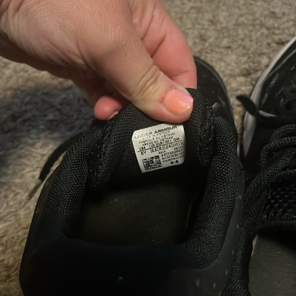 Under Armour Charged Assert 10 Black Lightweight Running Sneakers - Picture 5 of 6